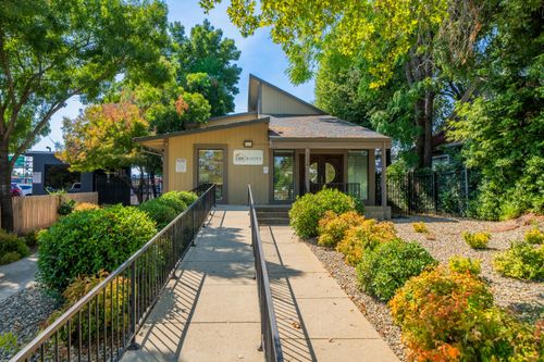 1134 Pine St, Redding, CA, 96001-0702 | Card Image