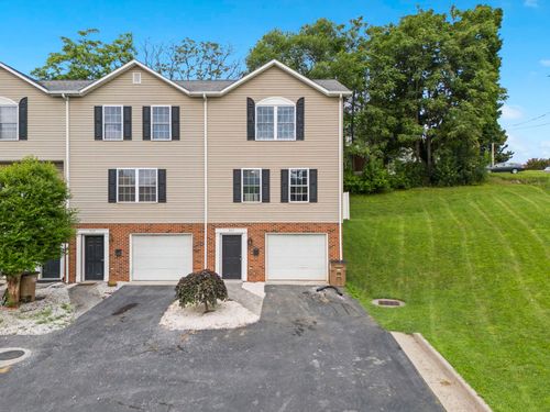 425 Maryland Ave, SHENANDOAH, VA, 22849-1623 | Card Image