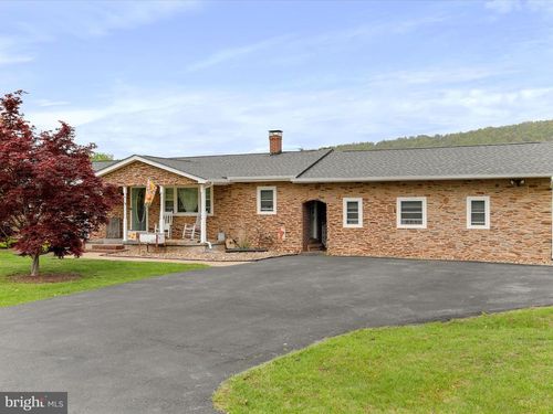 1619 Reunion Corner Rd, GERRARDSTOWN, WV, 25420-4015 | Card Image