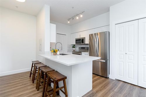 408-870 Short St, Saanich, BC, V8X2V5 | Card Image