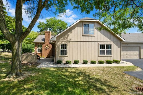 48-619 Perry Creek Dr, Grand Blanc, MI, 48439-1478 | Card Image