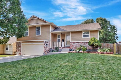 10211 E Countryside Cir, Wichita, KS, 67207-5753 | Card Image