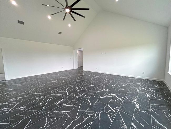 435 Angus Trl, House other with 4 bedrooms, 2 bathrooms and 2 parking in Angleton TX | Image 6