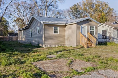 62 11th Ave, Chickasaw, AL, 36611-2713 | Card Image