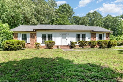 6215 Russwood Dr, Pleasant Garden, NC, 27313-9536 | Card Image