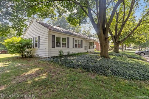 15694 Edington St, Livonia, MI, 48154-2812 | Card Image