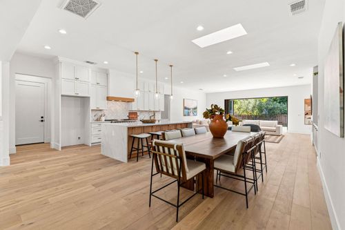1310 Los Molinos Way, Sacramento, CA, 95864 | Card Image