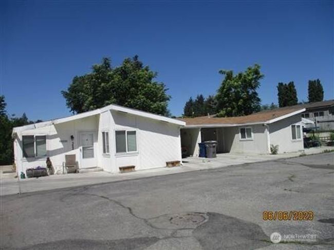 A - 322 N Kentucky Ave, Home with 0 bedrooms, 0 bathrooms and 2 parking in East Wenatchee WA | Image 11