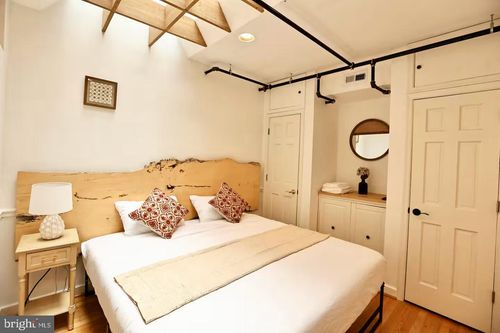 301-1522 Locust St, Philadelphia, PA, 19102-4443 | Card Image