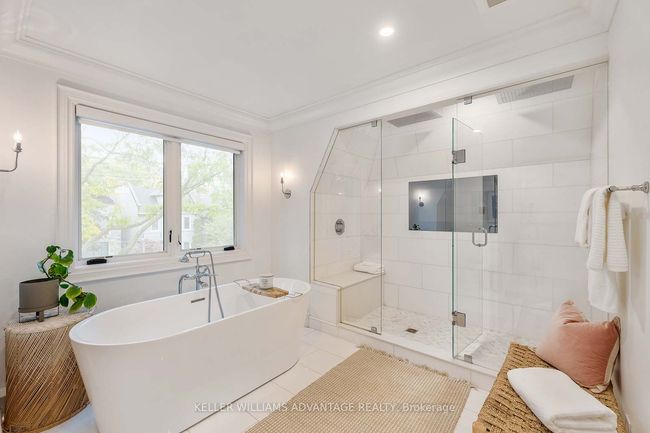 37 Farnham Ave, House other with 5 bedrooms, 5 bathrooms and 1 parking in Toronto ON | Image 23