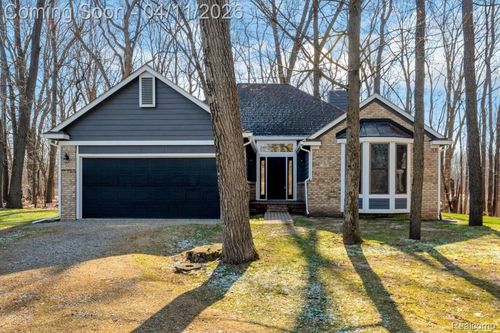 10557 Skeman Rd, Brighton, MI, 48114-7504 | Card Image