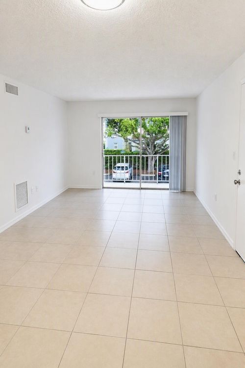 204-431 Executive Center Dr, West Palm Beach, FL, 33401-2995 | Card Image