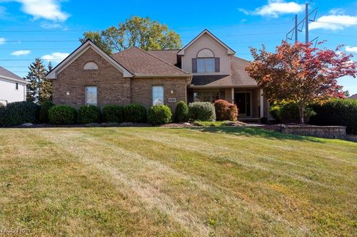 6689 Willow Lake Dr, North Royalton, OH, 44133-4983 | Card Image