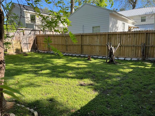 Enjoy the private backyard | Image 15
