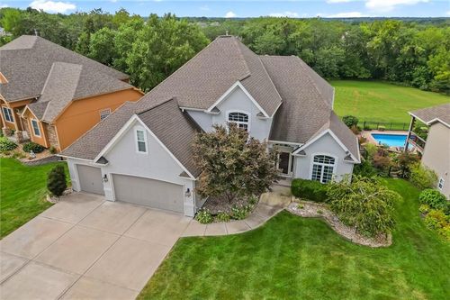 607 Indian Trail Ct, Smithville, MO, 64089-9405 | Card Image