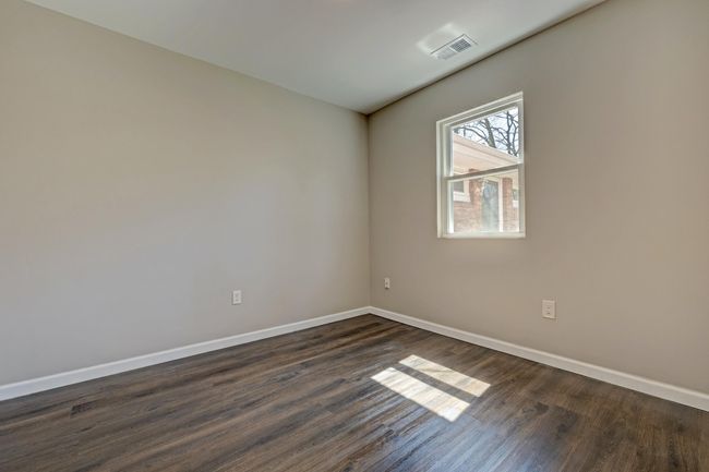 21) Bedroom 3 | Image 29