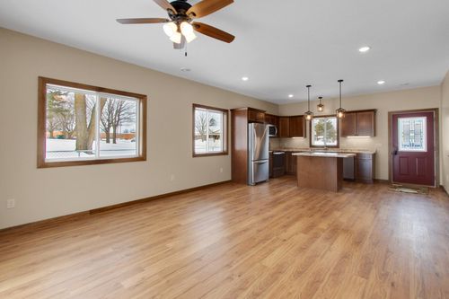 411 Bullis St, Kenyon, MN, 55946-1124 | Card Image