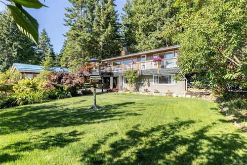 7692 Tozer Rd, Fanny Bay, BC, V0R1W0 | Card Image