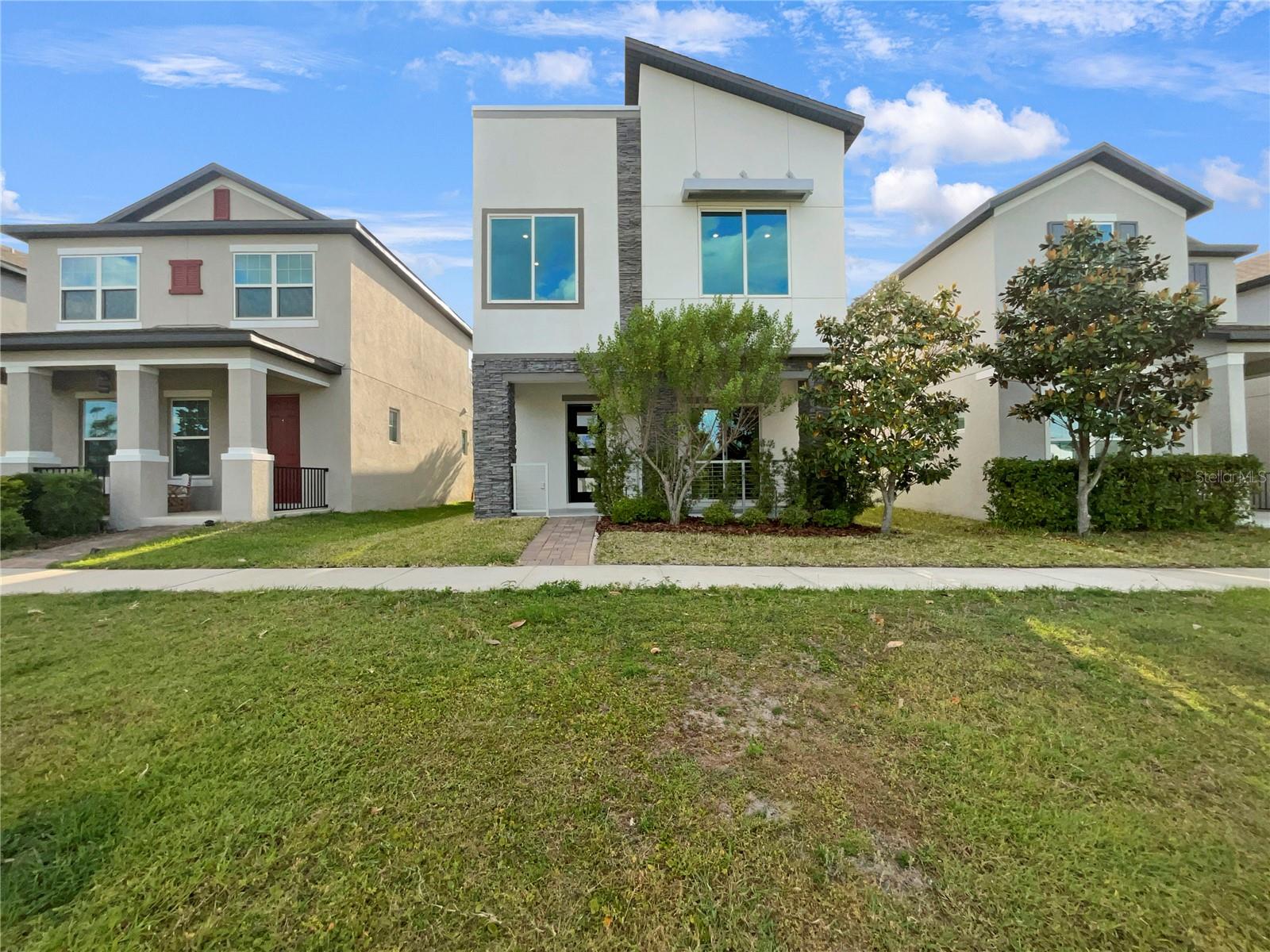 White Feather Loop, Oakland, FL 34787