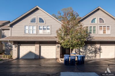 410 Clarendon Court, Townhouse with 2 bedrooms, 1 bathrooms and 1 parking in Clarendon Hills IL | Image 1