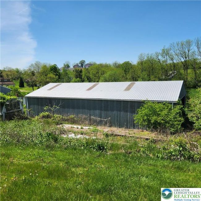 2357 Spring St, House other with 6 bedrooms, 2 bathrooms and null parking in Coplay PA | Image 27