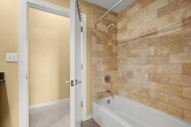 Bathroom | Image 10