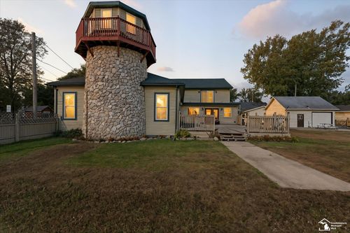 11239 Harold Dr, Luna Pier, MI, 48157-9751 | Card Image