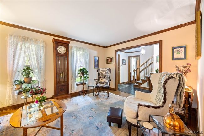 Lots of natural light, hardwood floor | Image 12