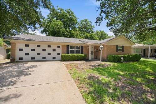 501 Simmons Dr, Euless, TX, 76040-4410 | Card Image