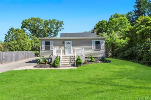 18 Richmond Hill Rd, Sound Beach, NY, 11789-3047 | Card Image