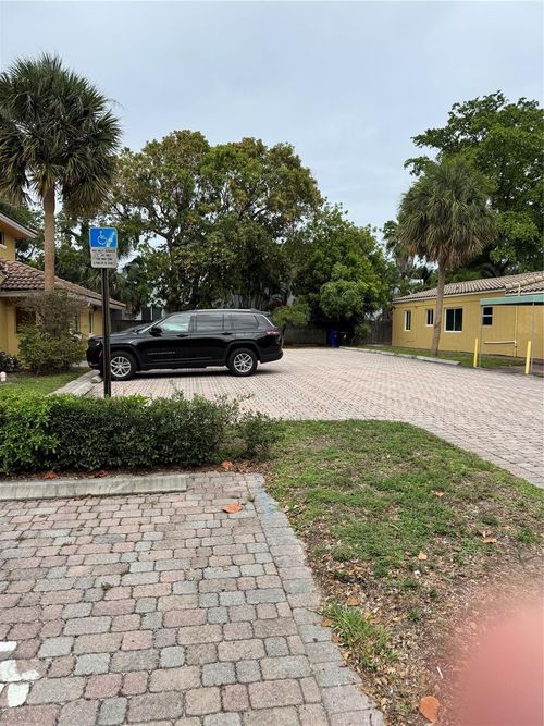 1852 Se 1st Ave, Fort Lauderdale, FL, 33316-2875 | Card Image