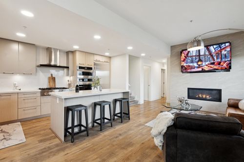 501-14022 N Bluff Rd, White Rock, BC, V4B0B7 | Card Image