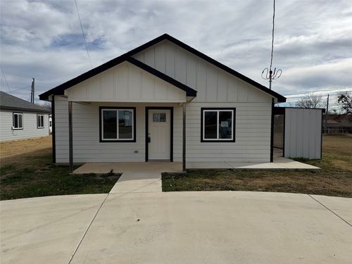 303 Ussery St, Bowie, TX, 76230-5413 | Card Image