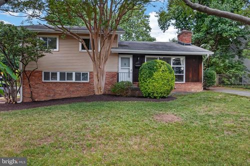 3303 17th St N, ARLINGTON, VA, 22201-5215 | Card Image
