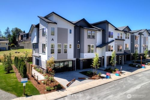 unit-l1-15720 Meadow Rd, Lynnwood, WA, 98087-6566 | Card Image