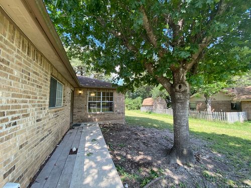 570 Beverly Ln, New Braunfels, TX, 78130-6148 | Card Image