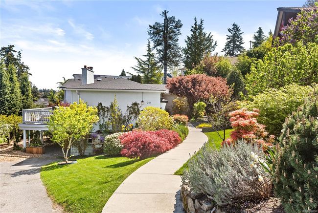 931 Mesher Pl, House other with 3 bedrooms, 3 bathrooms and 4 parking in Esquimalt BC | Image 4