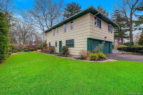 25 North Dr, Great Neck, NY, 11021-1335 | Card Image