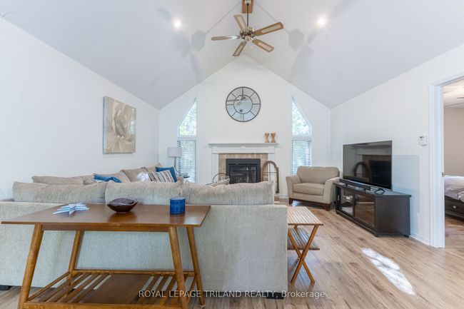 10248 Pinetree Dr, House other with 4 bedrooms, 2 bathrooms and 4 parking in Grand Bend ON | Image 11