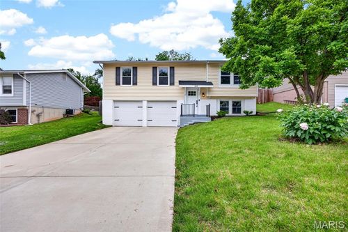 6 Oak Forest Dr, Saint Peters, MO, 63376-3610 | Card Image