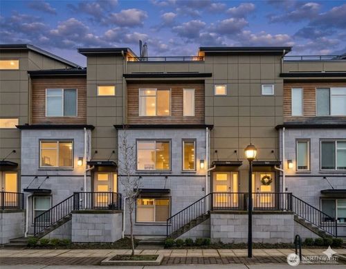 24-964 7th Ave Ne, Issaquah, WA, 98029-5457 | Card Image