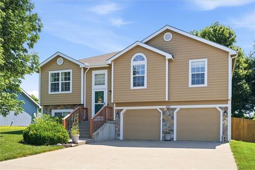 307 Leander St, Eudora, KS, 66025-7209 | Card Image