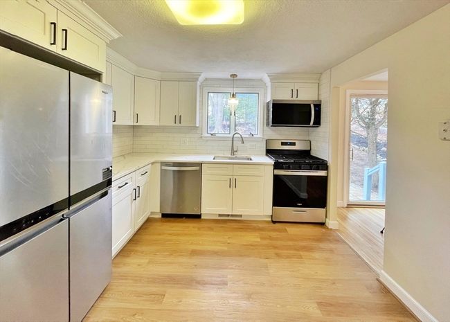 10 Colburn St, House other with 4 bedrooms, 2 bathrooms and 2 parking in Waltham MA | Image 6