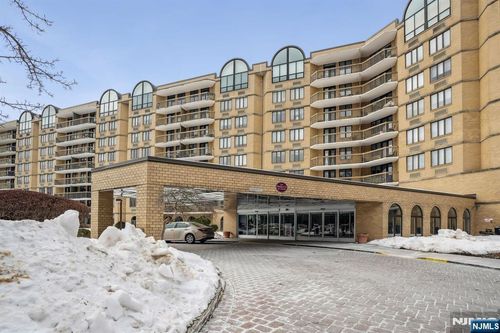 10 Smith Manor Blvd, West Orange, NJ, 07052-4223 | Card Image