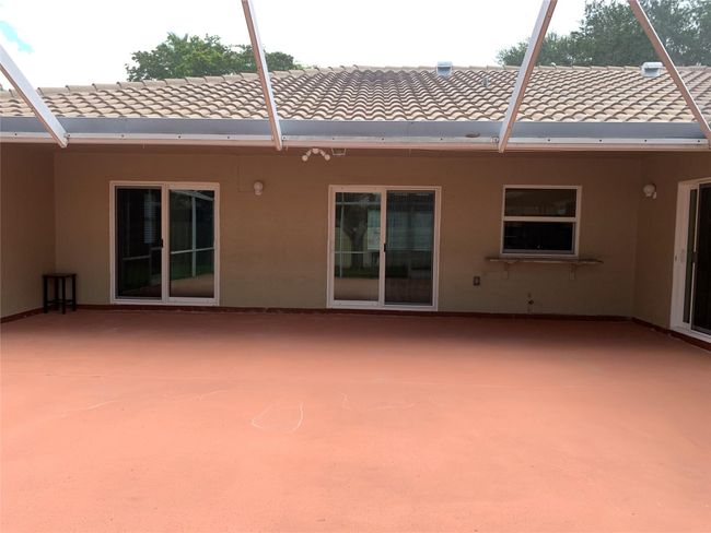 9840 Nw 28 Th Ct, House other with 4 bedrooms, 2 bathrooms and null parking in Coral Springs FL | Image 8