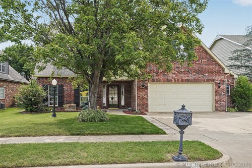10302 N 144th East Ave, Owasso, OK, 74055-5915 | Card Image