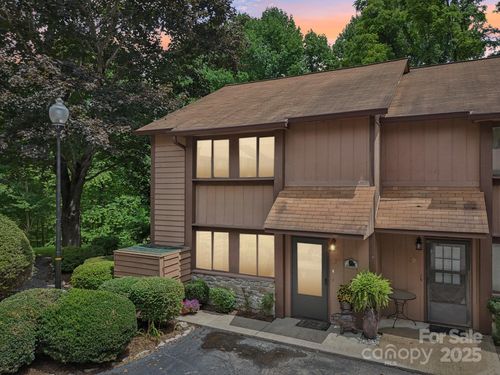 37 George Cir, Maggie Valley, NC, 28751-7667 | Card Image