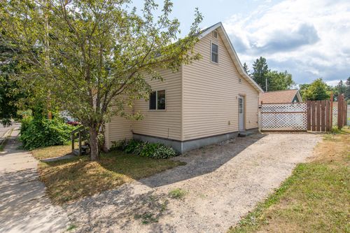 15 W Montrose St, Rhinelander, WI, 54501-2726 | Card Image