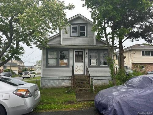 17 Mound St, Lindenhurst, NY, 11757-6920 | Card Image