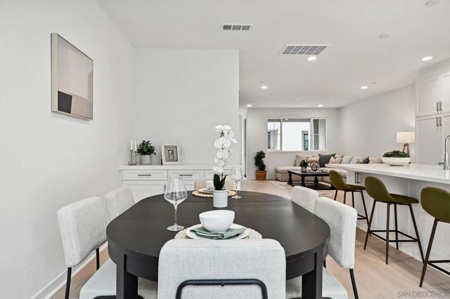 2581 Broom Ln, Townhouse with 4 bedrooms, 4 bathrooms and 2 parking in Carlsbad CA | Image 11